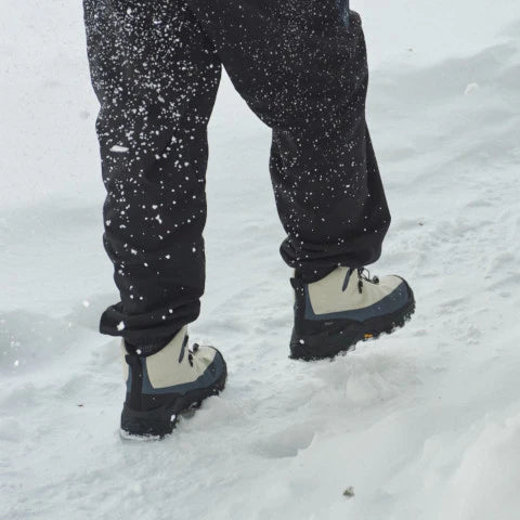 rig tembea  eVent® 防水中筒登山鞋/健行鞋 男女同版  藍白