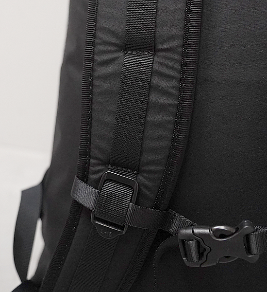 Okara ai nitta Litet 輕量防水攻頂包/單日包 12-13L 260g 黑 日本製