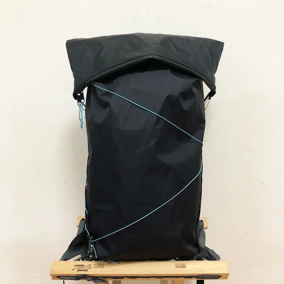 aruku trail runner 單日包 = 12-16 L 300g 3色