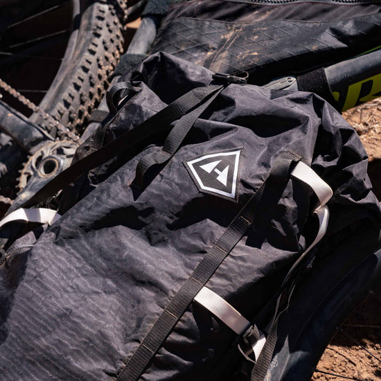 Hyperlite Mountain Gear Dyneema® 4400 PORTER 多機能運動包 = 70 L 