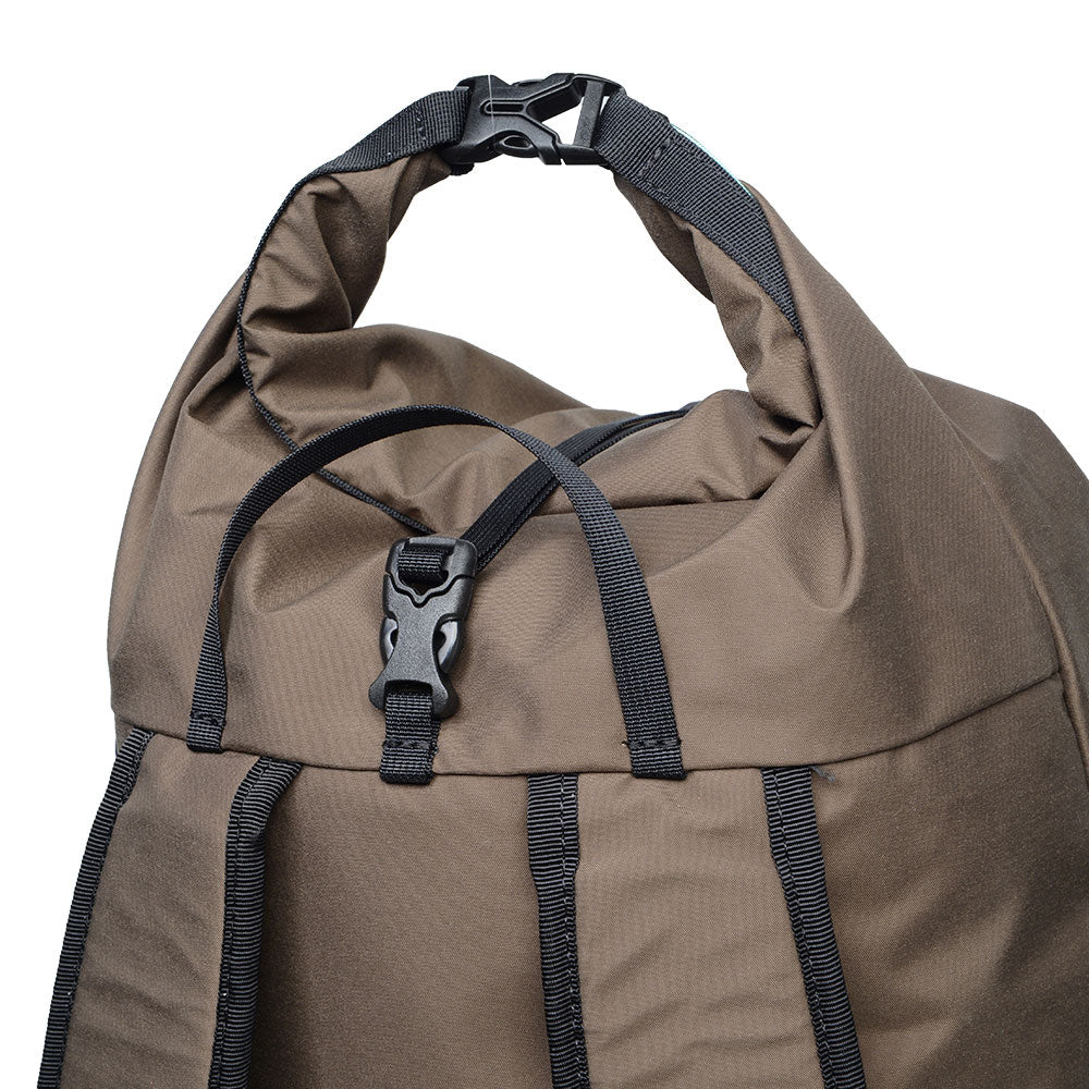 Okara ai nitta Litet 輕量防水攻頂包/單日包 12-13L 260g 深咖
